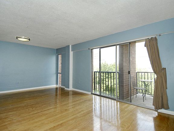 4th image of 1300 Army Navy Dr APT 811