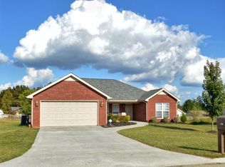 1618 Autumn Brook Dr, Maryville, TN 37801