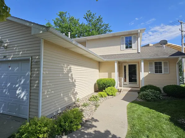 1341 Towne Square Dr, Fremont, NE 68025