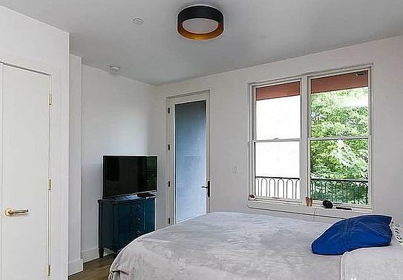 4th image of 709 Sterling Pl #2R
