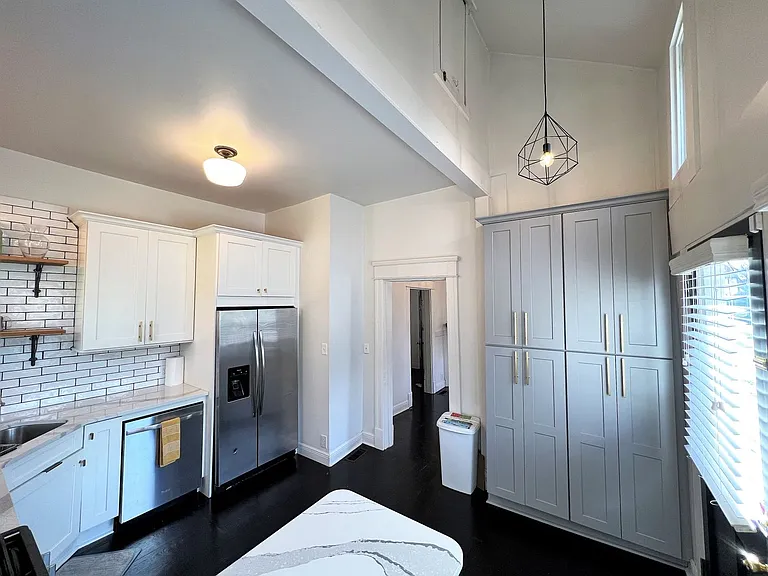 601 Gill Ave — Photo 9
