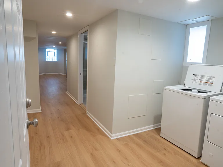 2115 W Berteau Ave #G — Photo 12
