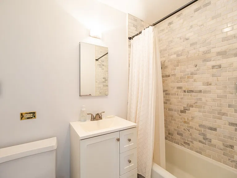 1460 N Sandburg Ter #1503A — Photo 13