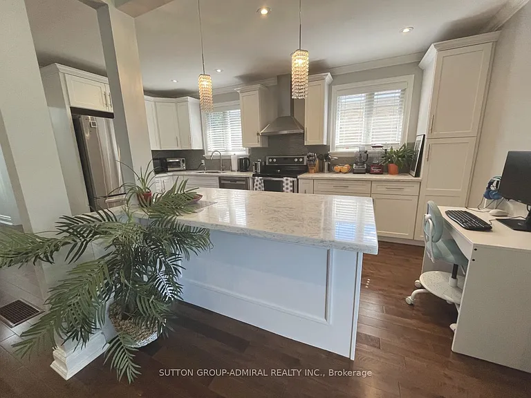 81 Searle Ave — Photo 7