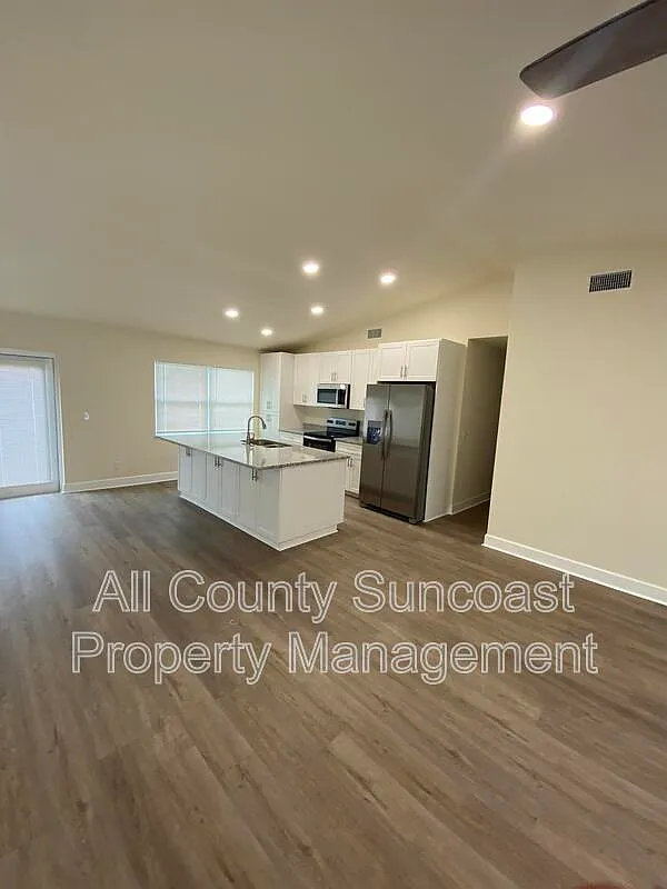 3 bed, 2.0 bath, $2,895 — Photo 4