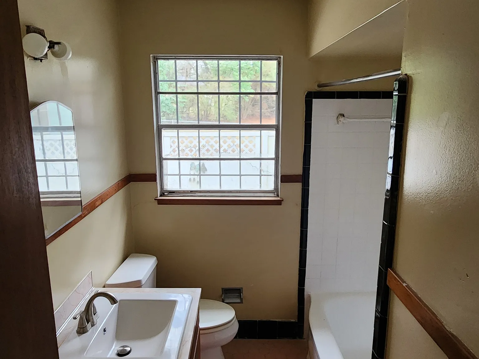 729 Heather Lane - 1 — Photo 2
