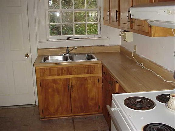 4th image of 164 Watkins Ct