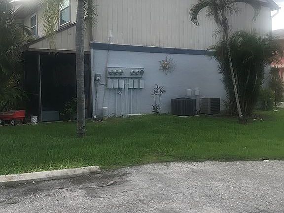 End unit close to parking 