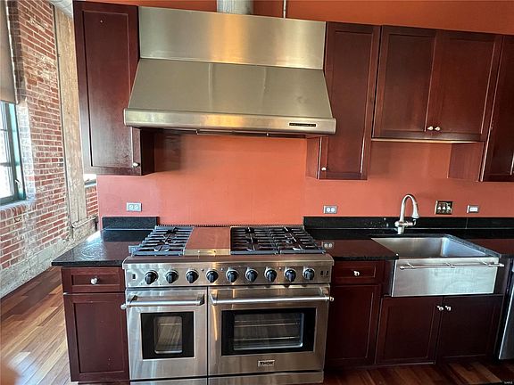 3rd image of 2323 Locust Ave #501