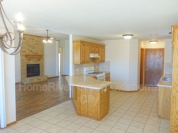 5th image of 719 E Elder Ln