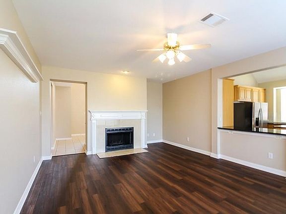 3rd image of 1010 Shores Blvd