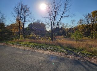 636 Countryside Ln, Hudson, WI 54016