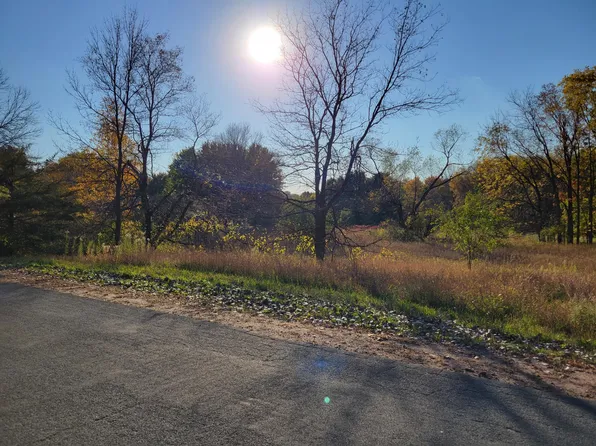 636 Countryside Ln, Hudson, WI 54016