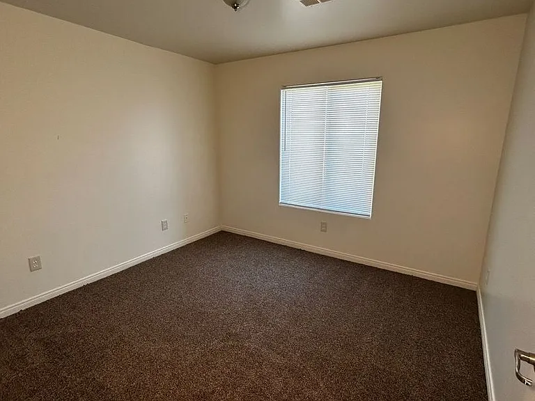 063- 606 Blue Mountain Way — Photo 7