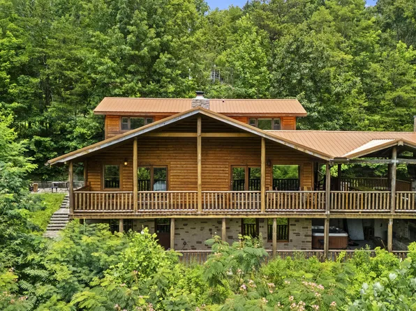 4750 Townsend Dr, Gatlinburg, TN 37738