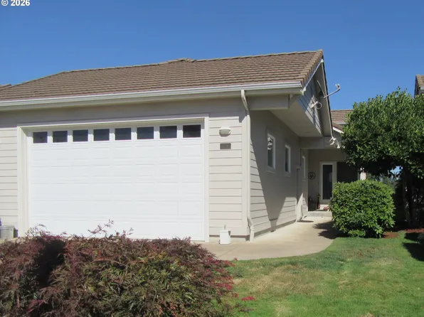 70 Magnolia Dr, Creswell, OR 97426