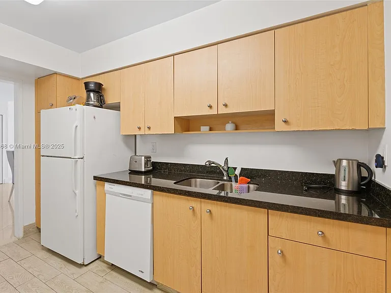 9195 Collins Ave #1103 — Photo 13