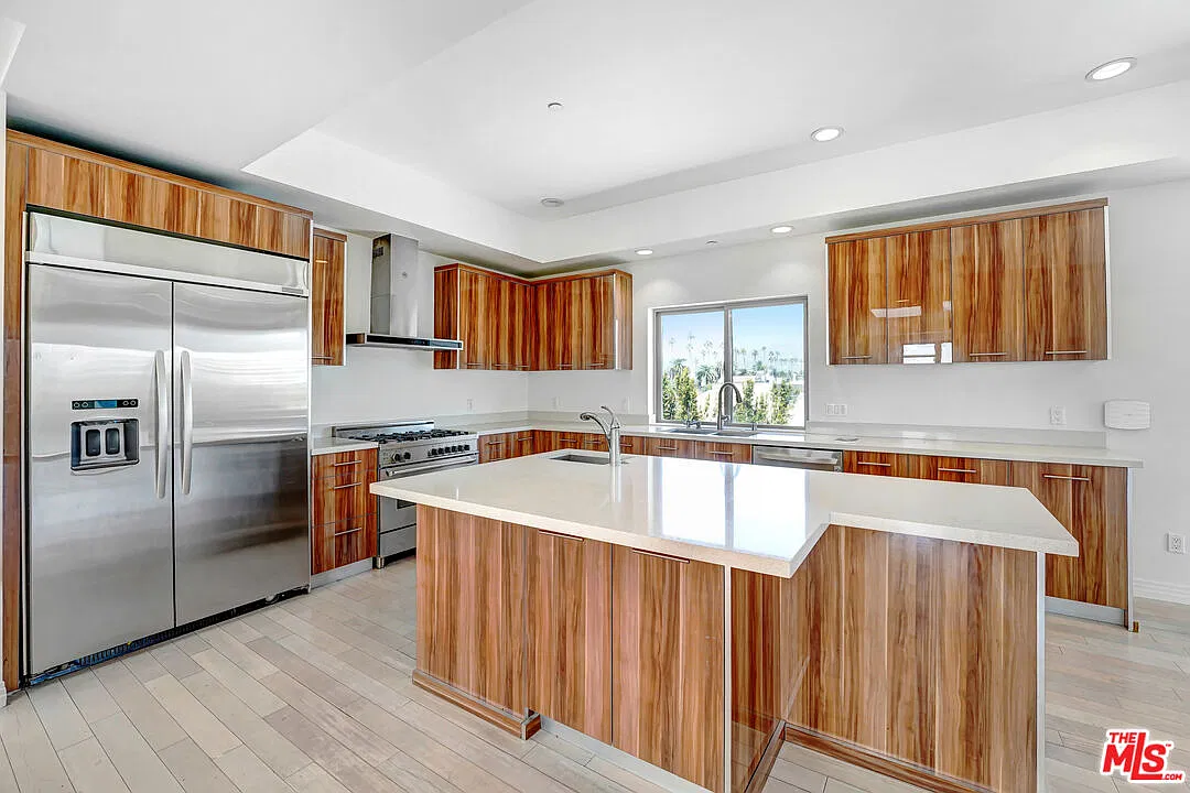 4 bed, 3.5 bath, 2900 sqft, $8,700 — Photo 3