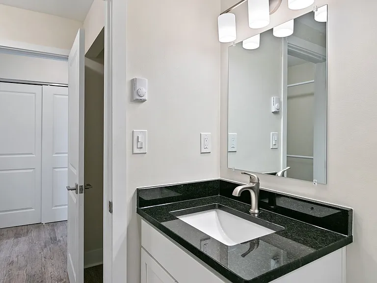 Fyfe Apartments — Photo 14