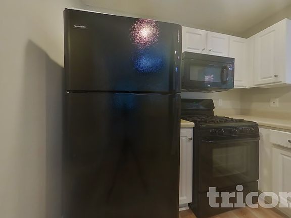4th image of 102 W Oaks Pl
