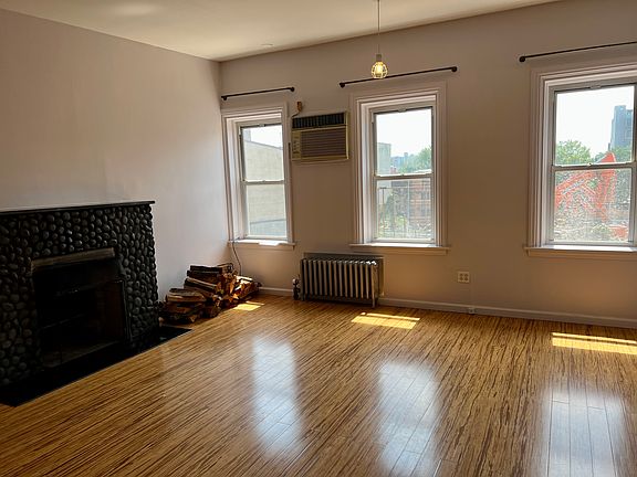 3rd image of 575 Union St Floor 3