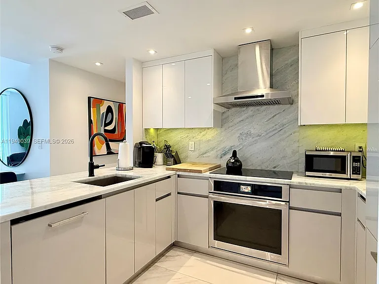 225 Collins Ave #6J — Photo 19