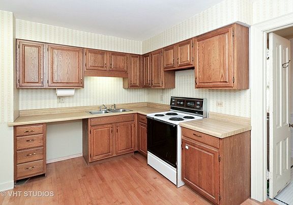 4th image of 650 Grand Ave