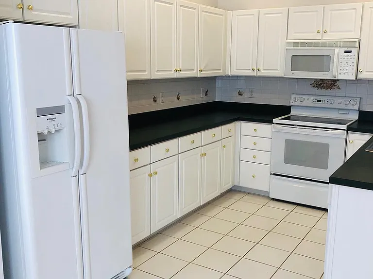 1081 Chanticleer — Photo 2