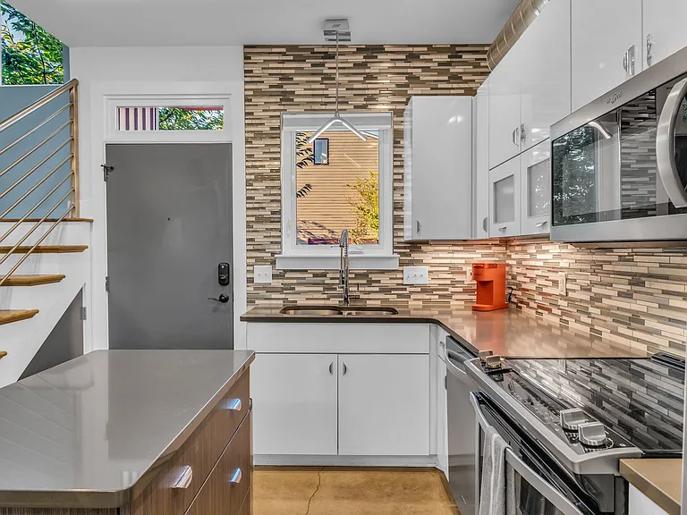 78 Evanston Ave — Photo 9