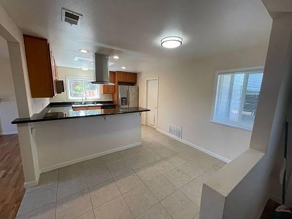 3rd image of 617 Crinella Dr