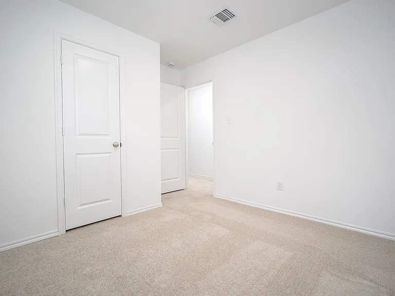 2004 Delphine Dr — Photo 10