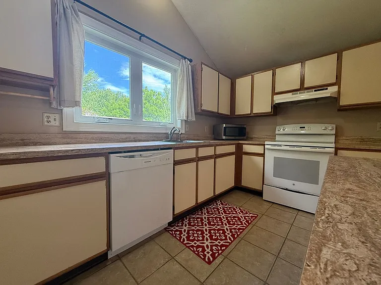 44 Salem Pl #3 — Photo 4