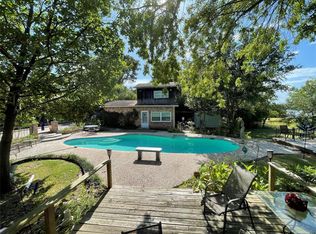 227 Lakeshore Dr, Seabrook, TX 77586