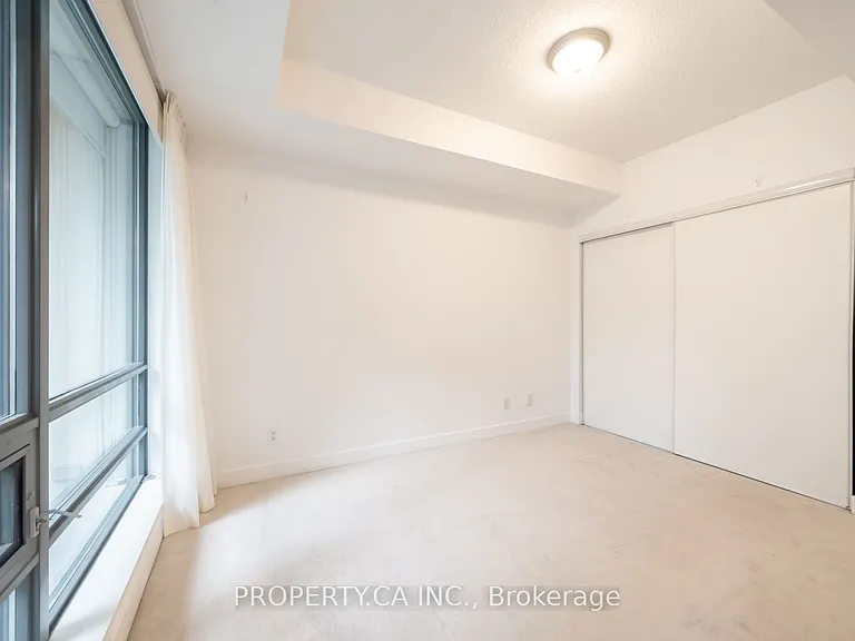 438 King St W #803 — Photo 11