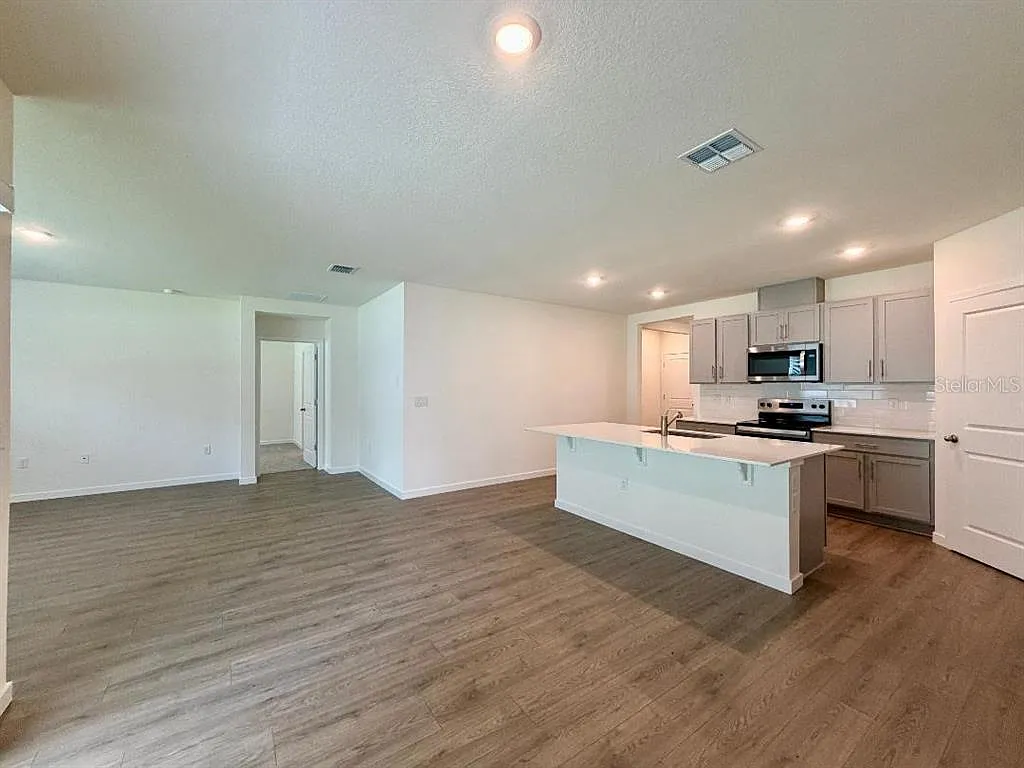 4 bed, 2.0 bath, 1828 sqft, $2,550 — Photo 4