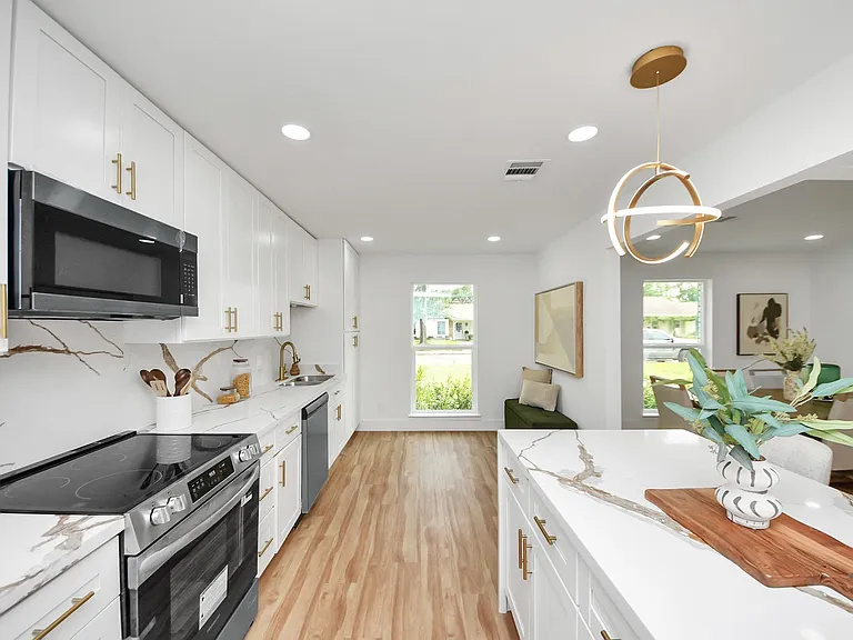 6249 Locke Ln — Photo 26