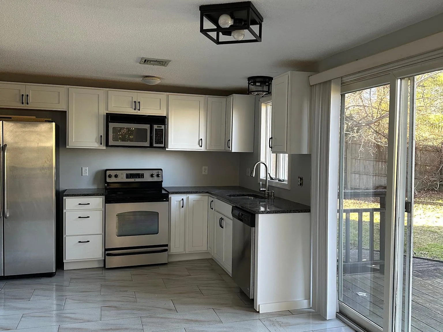 3 bed, 1661 sqft, $5,500 — Photo 3