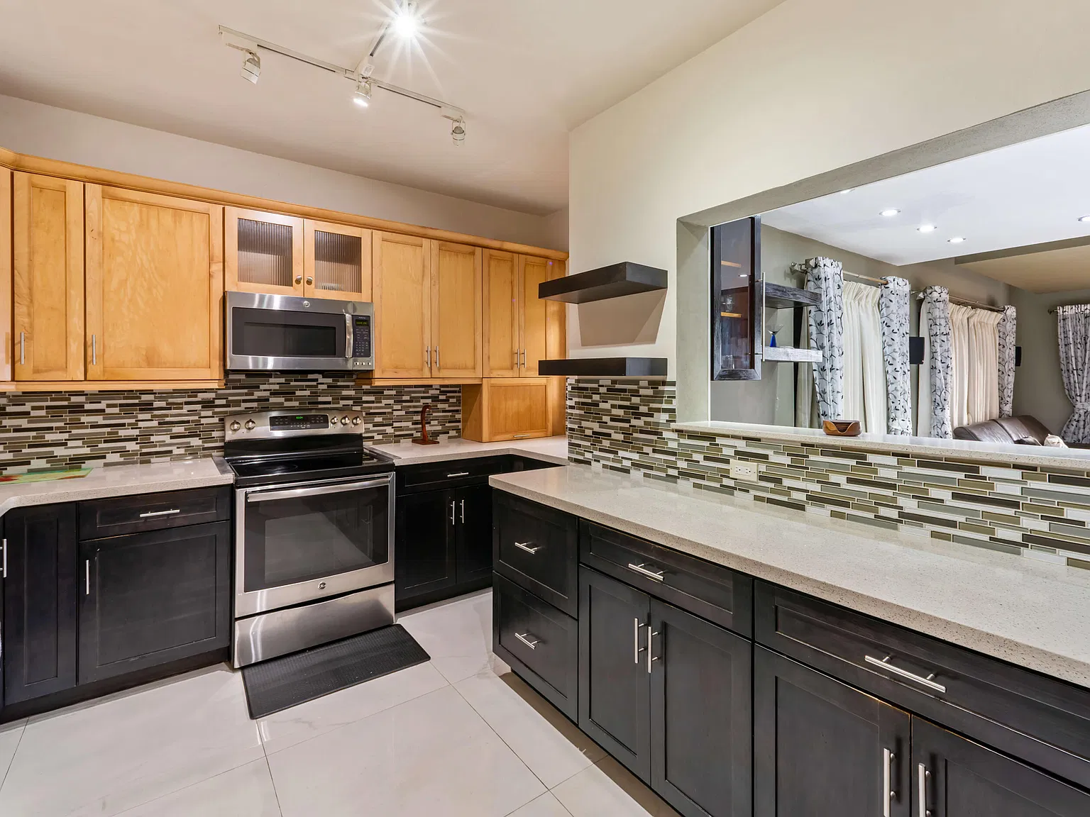 3 bed, $4,200 — Photo 2