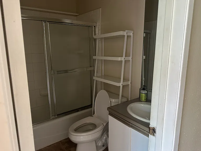 1741 Granville Ave #206 — Photo 8