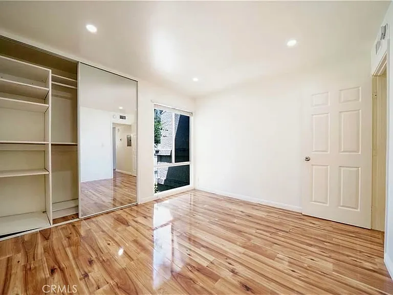 20134 Leadwell St #337 — Photo 5