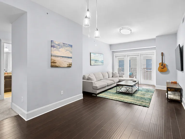222 Glenwood Ave — Photo 1