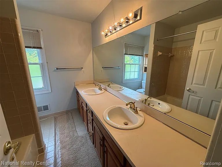 5164 Crowfoot Dr — Photo 25