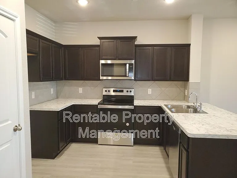 2920 Bluets Dr — Photo 4