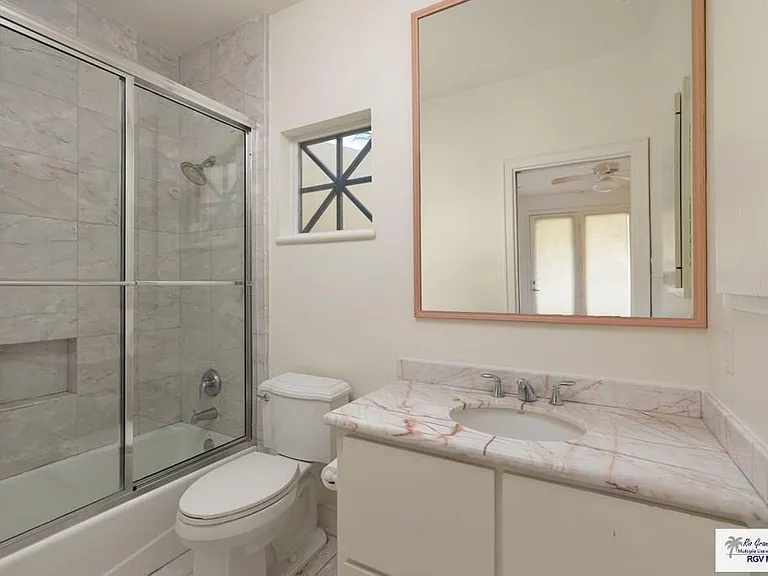 3201 Lazy Lake Dr — Photo 18