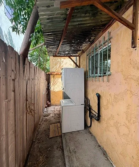 1349 N Citrus Ave — Photo 19