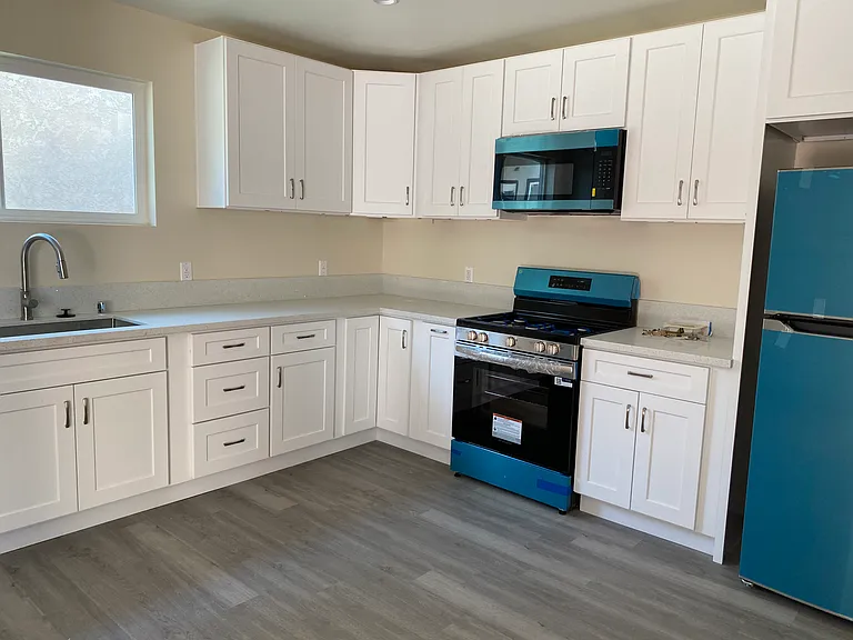 2525 E Broadway #5 — Photo 4