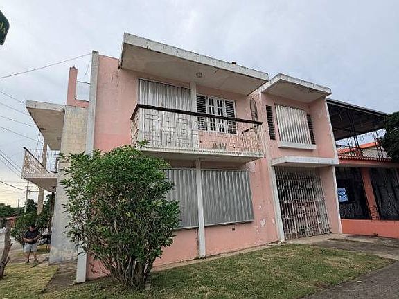 3rd image of 1 Avenida Dr