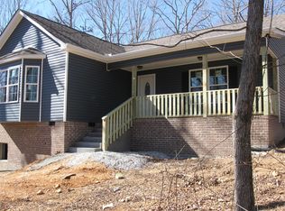 1004 Johnston Dr, Burns, TN 37029