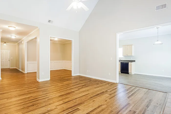 3 bed, 2.0 bath, 1692 sqft, $1,825 — Photo 4