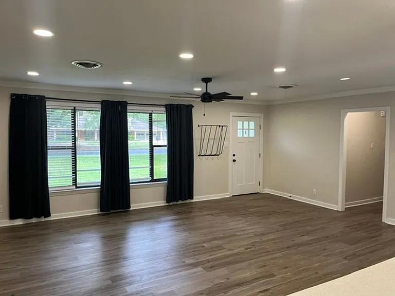 375 Sherwood Forest Blvd — Photo 4